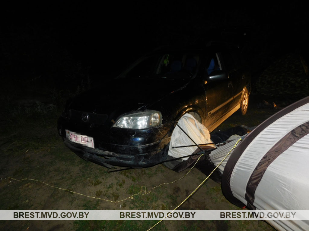 Убила парня: в Ганцевичском районе женщина наехала на палатку