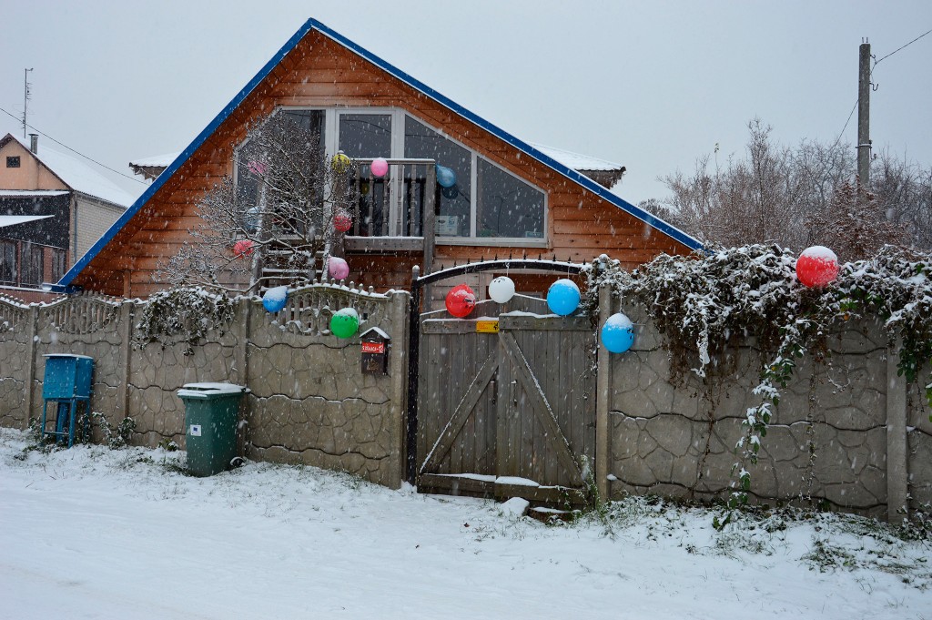 Экспонаты частного музея Дедов Морозов и Снегурочек фото