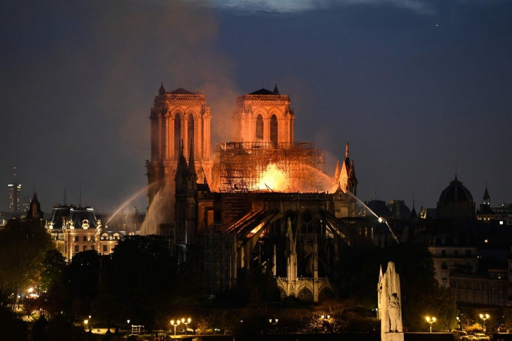 «Нотр-Дам возродится из пепла»: последствия пожара собора Парижской Богоматери