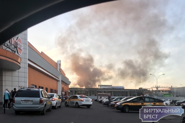 Пожар за гипермаркетом Корона в Бресте