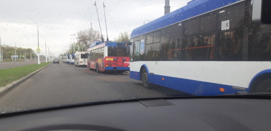 Пробка из троллейбусов в Бресте