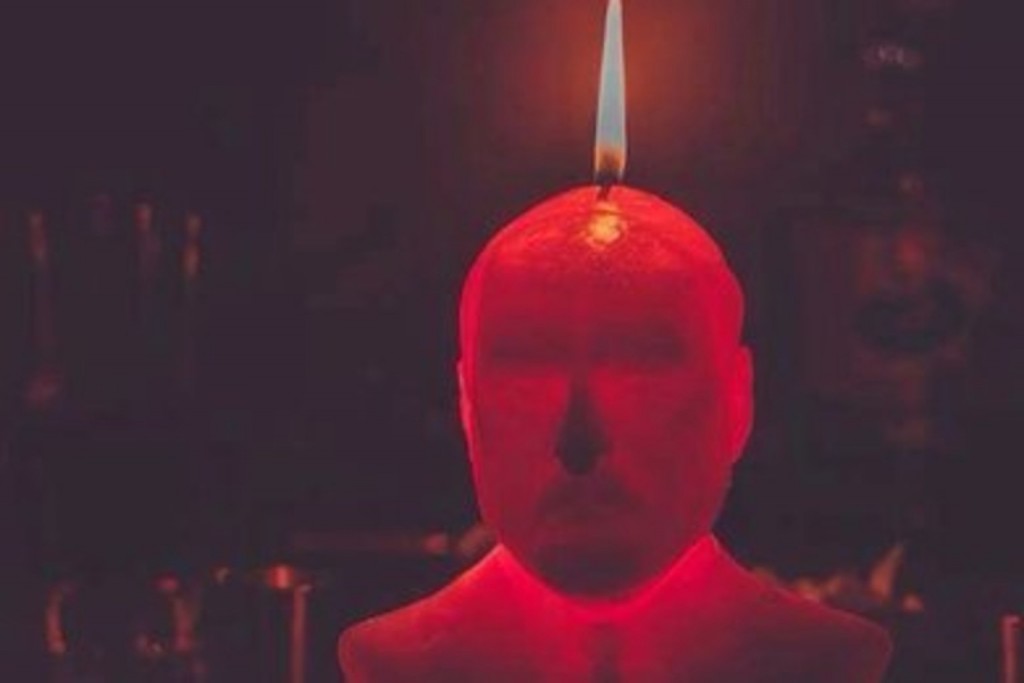«Смотришь — и сразу хочется работать». Брестский художник сделал свечу в форме бюста президента
