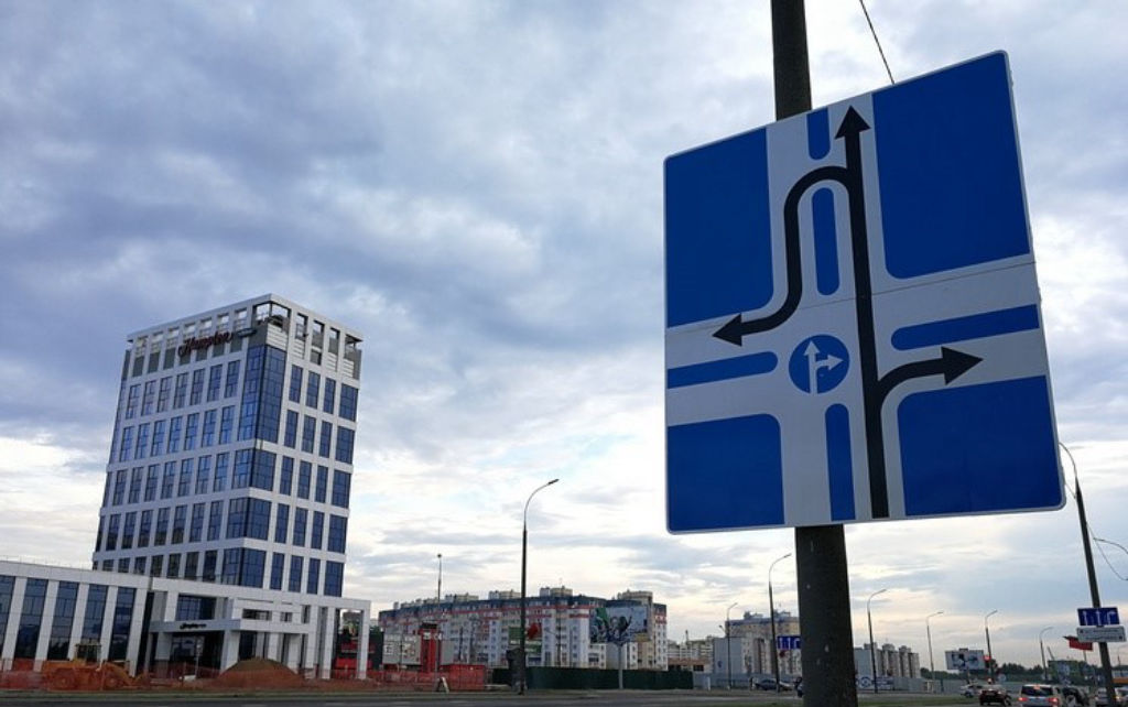 Перекресток Варшавского шоссе и улицы Махновича