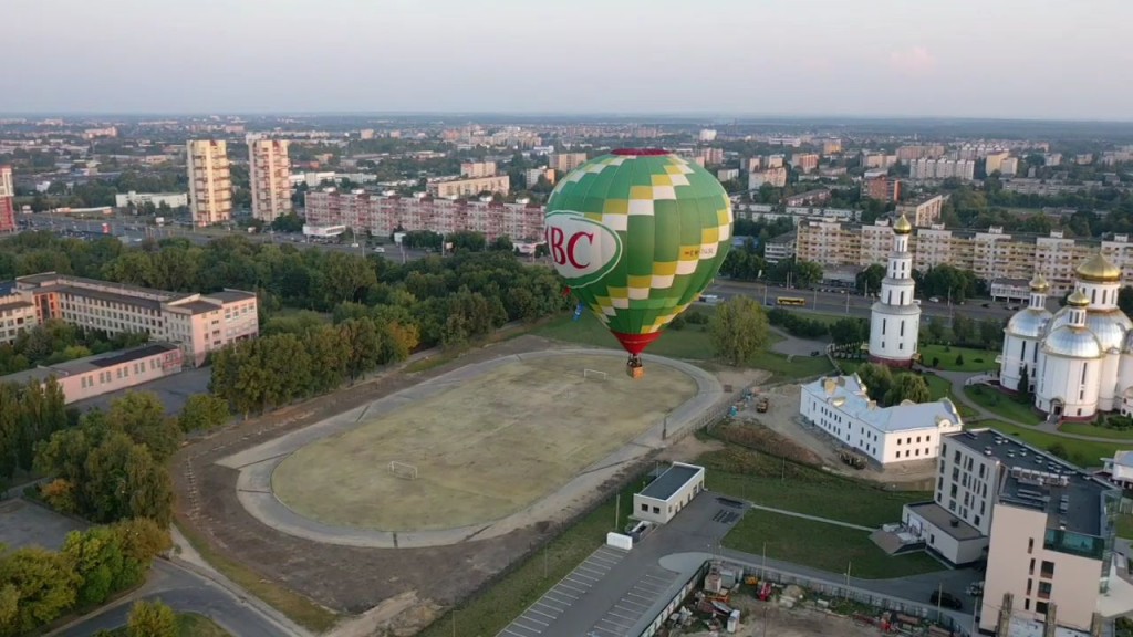 Фотофакт: над Брестом летал воздушный шар