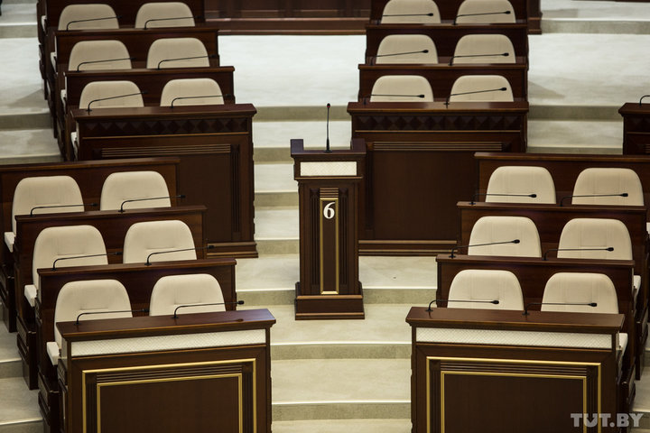 «Ничего хорошего из этого не будет!»: депутаты в парламенте обсудили установку в стране «Табакерок»