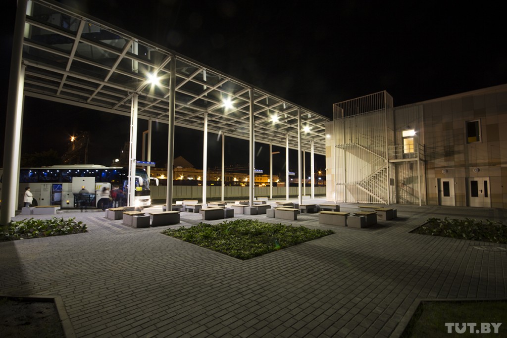 Новый автовокзал открылся ночью. Смотрите, как он выглядит и работает