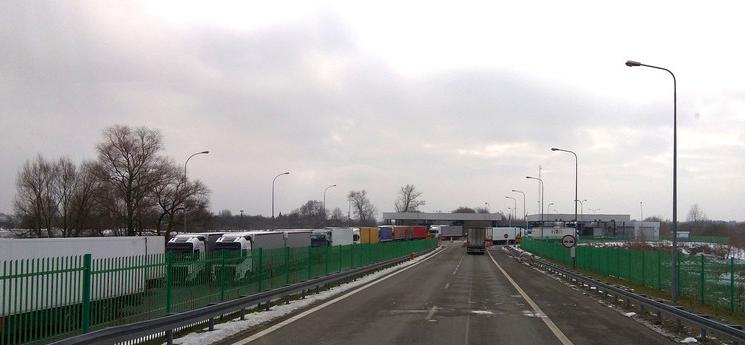 Водители жалуются на огромные очереди в ПП Козловичи