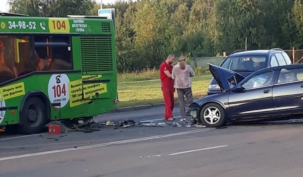 Пьяный водитель врезался в автобус в Пинске