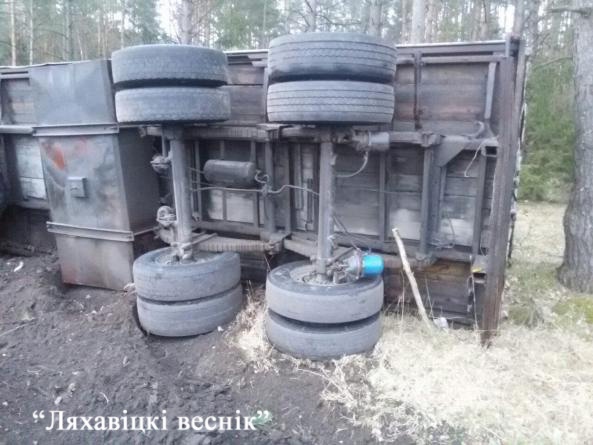 У грузовика оторвался прицеп в Ляховичском районе
