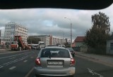 На улице Пионерской в Бресте тягач сбил женщину с коляской на пешеходном переходе (видео)