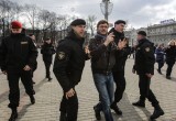 ВИДЕО задержания журналиста за "нецензурную брань" в Минске