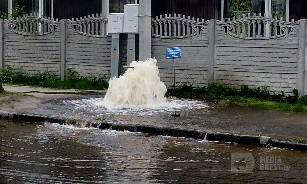На Пушкинской неожиданно появился фонтан На Пушкинской неожиданно появился фонтан