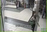 Видеофакт: Милиция ведёт поиск сбежавшей женщины, которой в брестском обменнике выдали лишние 540 долларов
