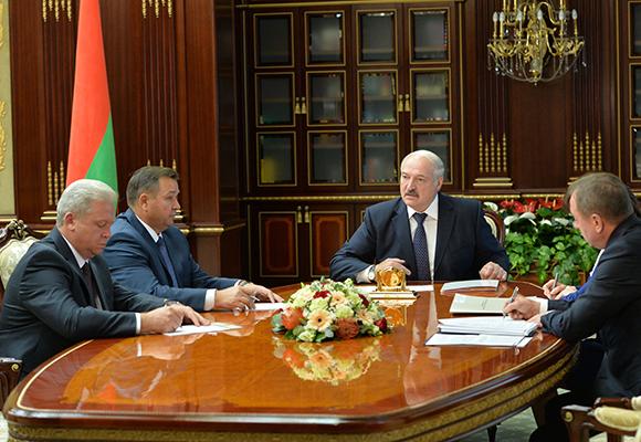 Лукашенко поручил «научиться работать» Гидромету и «снять голову» тем, кто необоснованно задирает цены