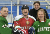 Лукашенко сыграл в хоккей с дрессировщиком Запашным и продюсером Дробышем, который сломал ребро