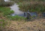 В обводном канале Мухавца локализуют выброс нефтепродуктов