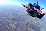 Видео. 63-летняя врач из Ганцевичей впервые в жизни прыгнула с парашютом ради победы в фотоконкурсе