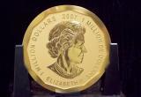 В Германии на скамье подсудимых оказались воры, которые ухитрились украсть огромную монету из музея. 