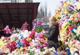 Белорусы просят запретить продажу пластиковых цветов