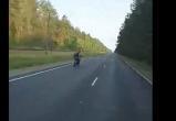 Мотоциклист чуть не стал виновником аварии под Белозерском (видео)