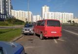 Голый мужчина на микроавтобусе устроил аварию в Минске (видео)