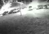В Пружанах из фейерверка расстреляли машины на парковке (видео)