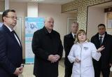 Лукашенко посещает центральную районную больницу в Молодечно