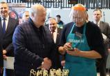 Фермер отказался меняться с Лукашенко коровами на рынке Валерьяново
