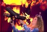 Ведущая бельгийского шоу выстрелила из огнемета в саму себя