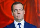 Медведев пообещал найти каждого, причастного к теракту