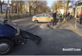 9 апреля в Бресте на перекрестке Гоголя-Комсомолькой автомобиль такси попал в серьезное ДТП