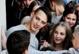  Популярный певец Тима Белорусских встретился с поклонниками в Бресте