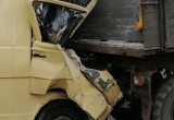 Микроавтобус влетел в прицеп трактора в Бресте (видео)