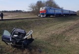 Легковушку сбил поезд из Барановичей
