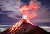 Захватывающее видео: молния ударила в вулкан в Гватемале