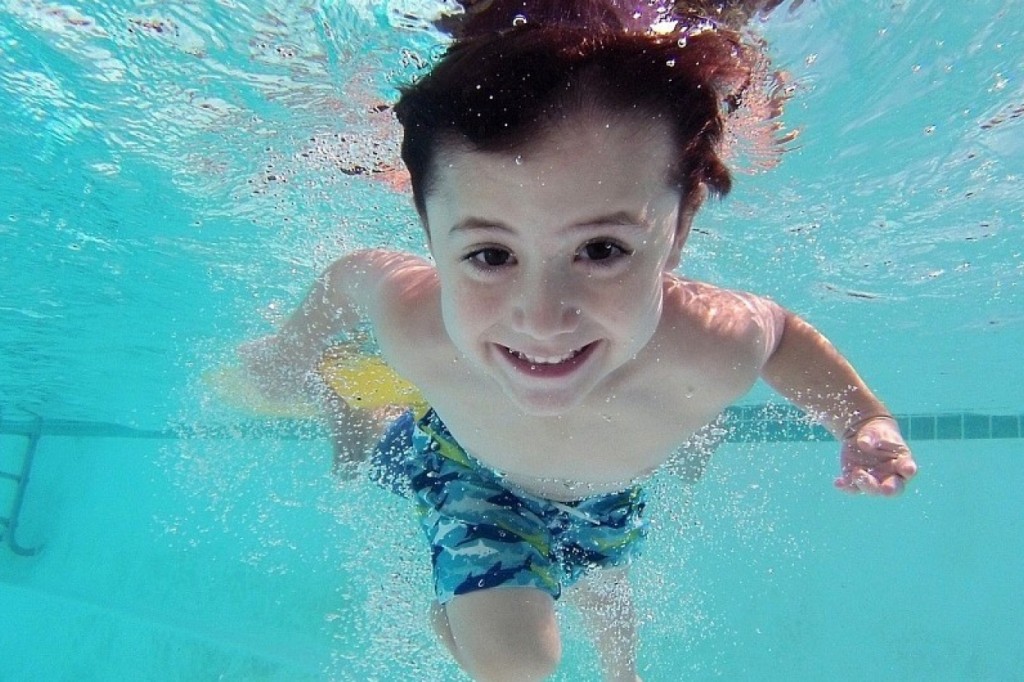 Как научить ребёнка плавать?