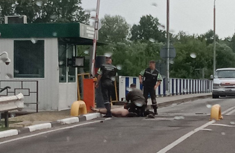 Голого мужчину задержали в пункте пропуска «Брест» после проходки мимо очереди