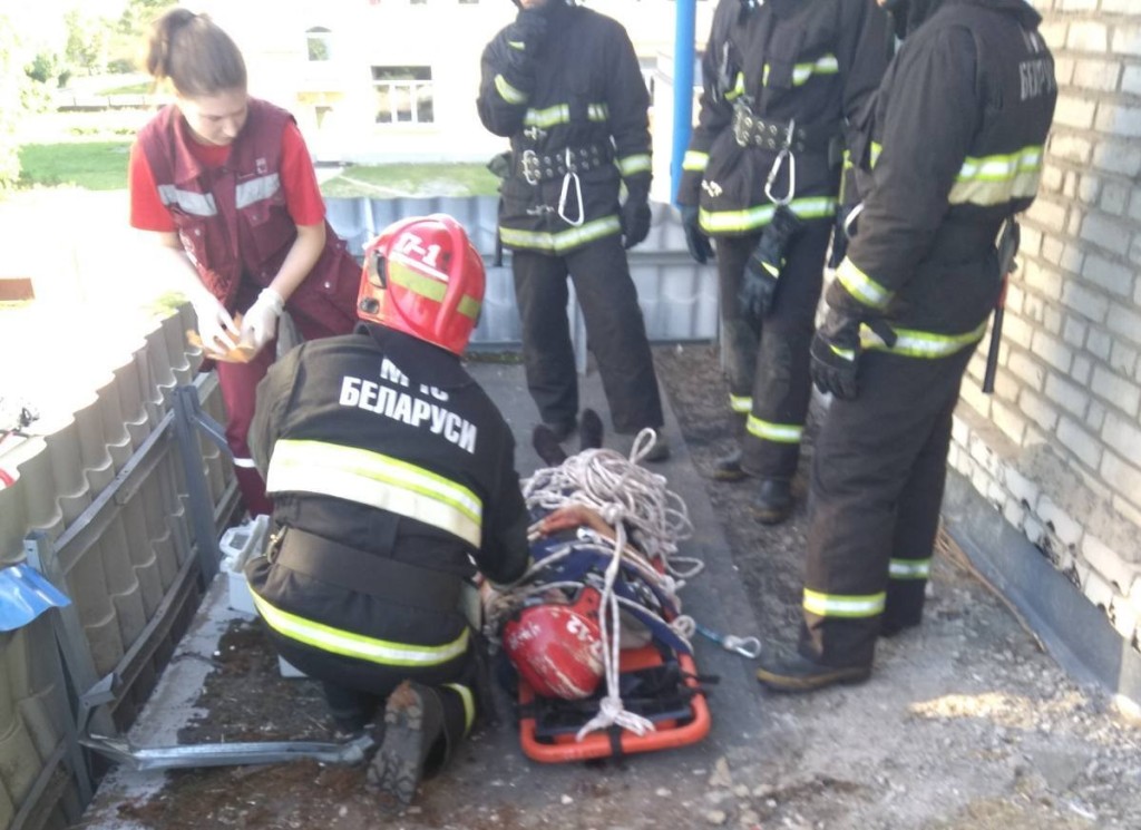 Мужчина в Осиповичах упал с пятого этажа и остался жив