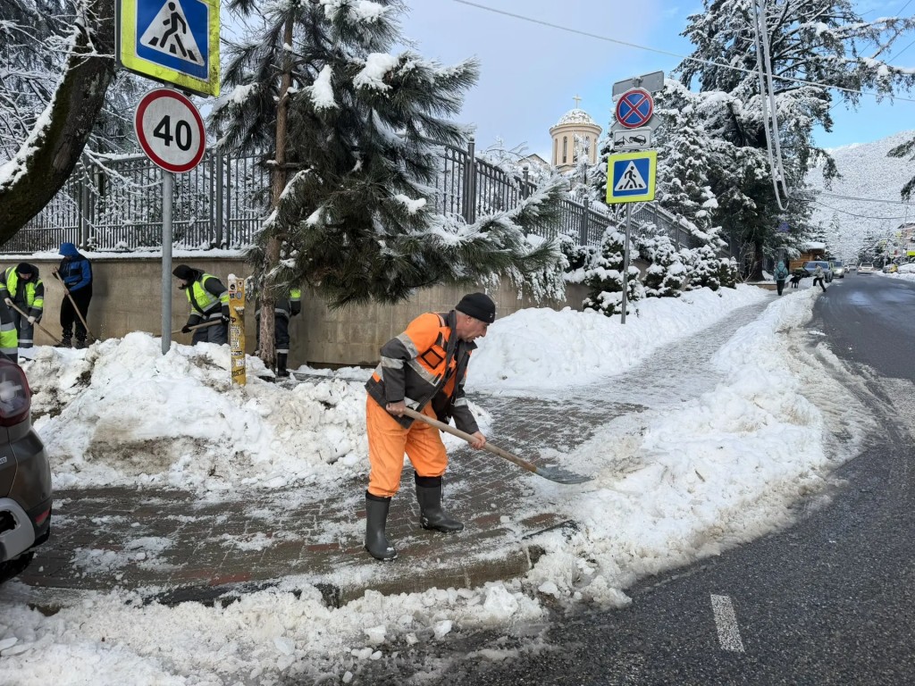 В Сочи продолжается ликвидация последствий стихии
