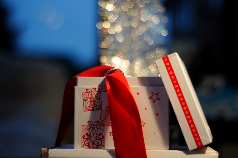 5 способов узнать, что близкие хотят получить в подарок на Новый год