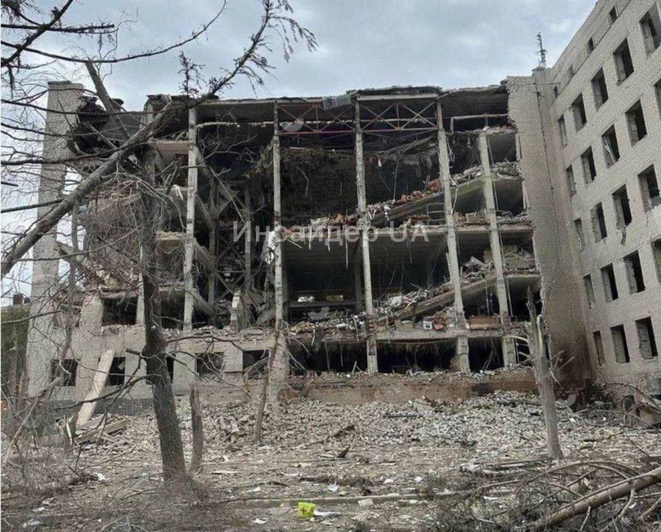 Более 50 человек погибли при ударе по военному вузу в Полтаве