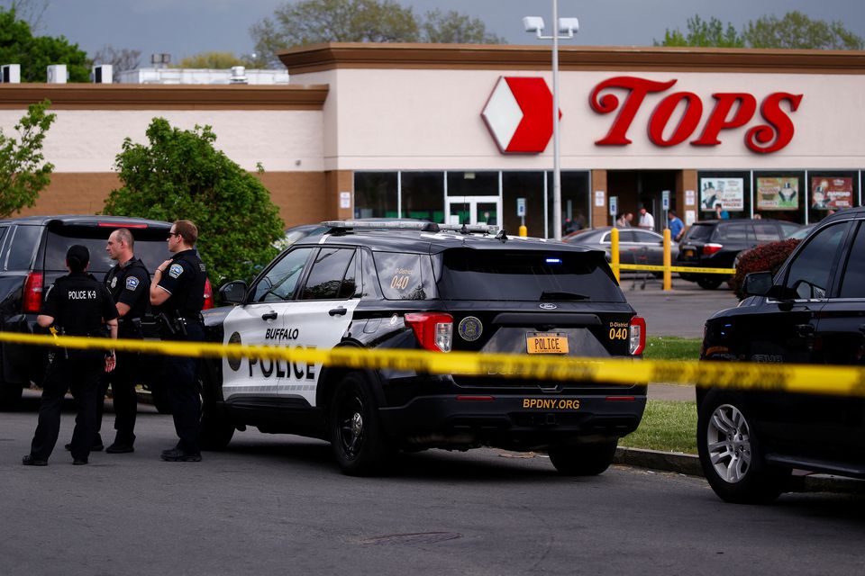 Десять человек погибли из-за стрельбы в супермаркете в США