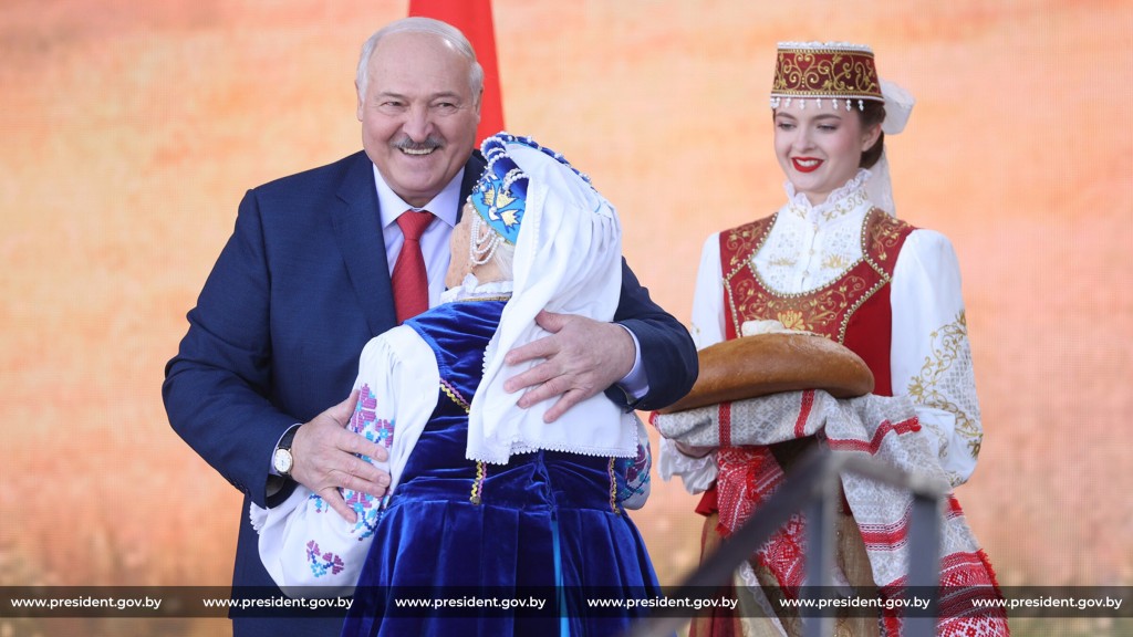 Лукашенко: Россия не будет нападать на ЕС через Беларусь