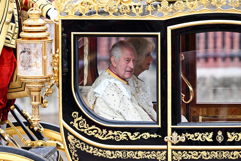 Карла III официально короновали в Вестминстерском аббатстве в Лондоне
