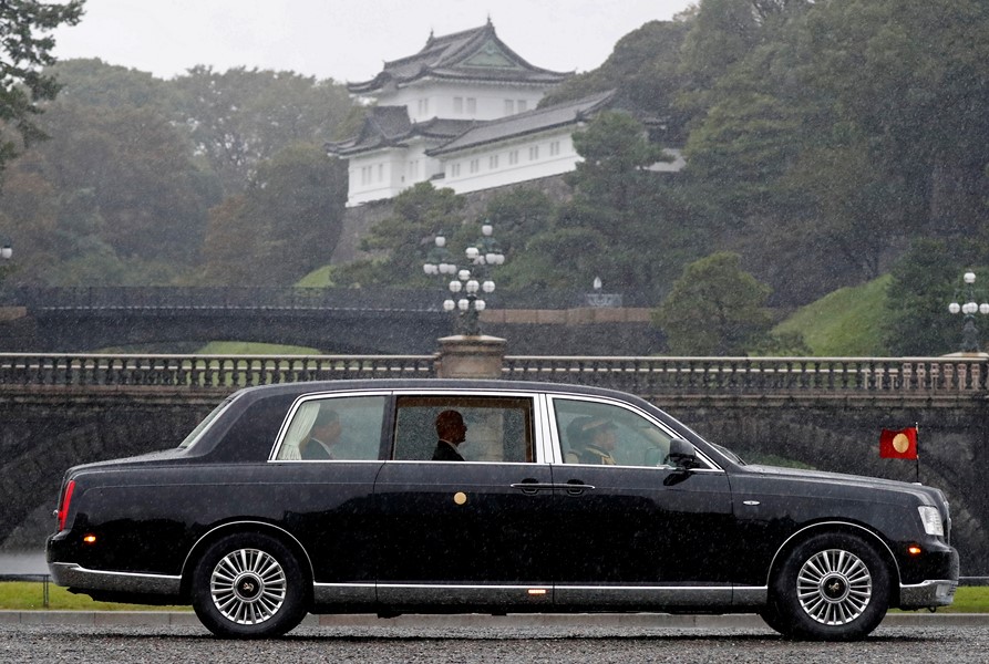 Фото из Японии: новый император взошел на престол