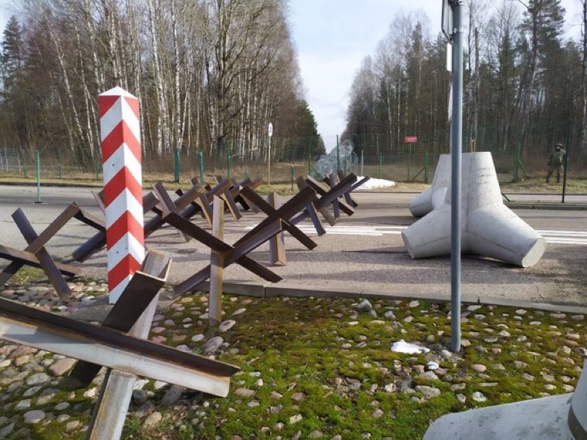 Польша устанавливает противотанковые укрепления на границах с Беларусью и Россией