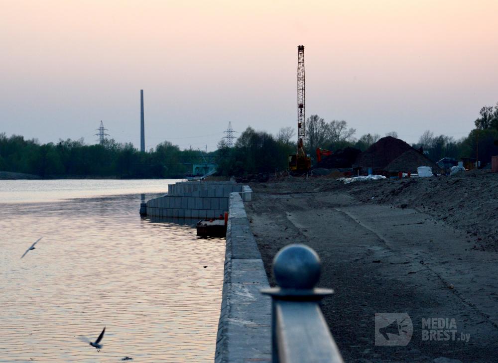 Летние террасы, детская площадка и ЗАГС в речпорту – что нового появится на набережной
