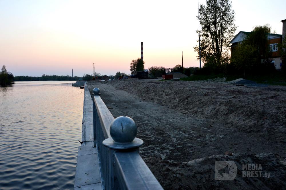 Летние террасы, детская площадка и ЗАГС в речпорту – что нового появится на набережной