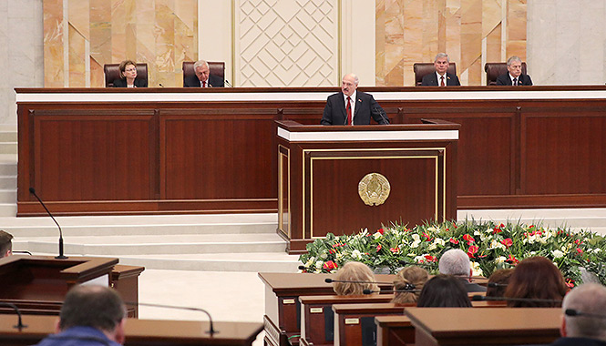 Лукашенко обратился к народу: про госслужбу, мытьё посуды и вторую АЭС