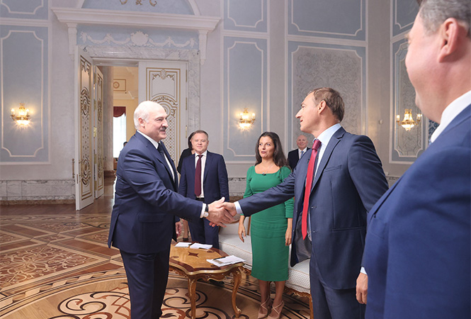Лукашенко признал, что «пересидел» на посту, но уходить не собирается
